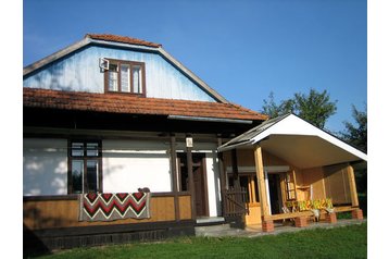 Ucrania Privát Jabluniv, Exterior
